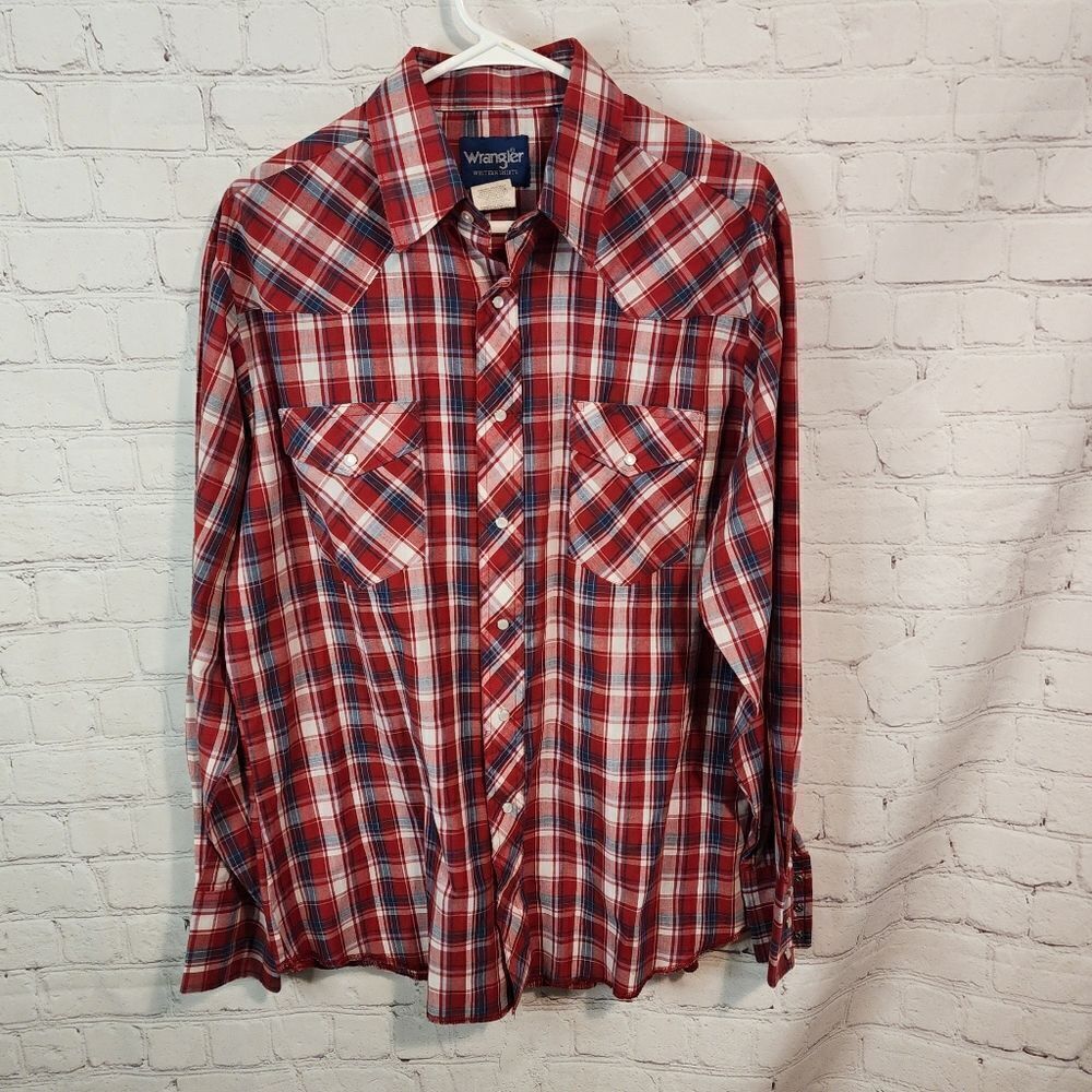 Men's Wrangler pearl snapped longsleeve shirt, size Large